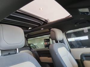 Land Rover Defender 90 D300 X-Dynamic HSE - Image 9