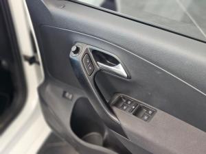 Volkswagen Polo sedan 1.6 Comfortline auto - Image 18