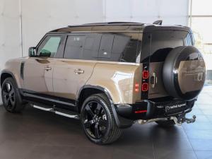 Land Rover Defender 110 D300 X-Dynamic HSE - Image 11