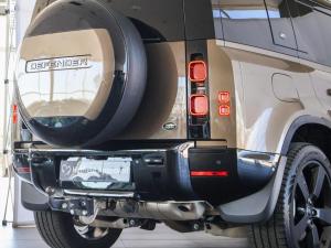 Land Rover Defender 110 D300 X-Dynamic HSE - Image 13