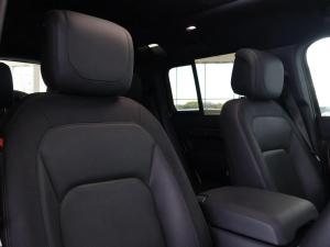 Land Rover Defender 110 D300 X-Dynamic HSE - Image 21