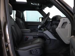 Land Rover Defender 110 D300 X-Dynamic HSE - Image 22