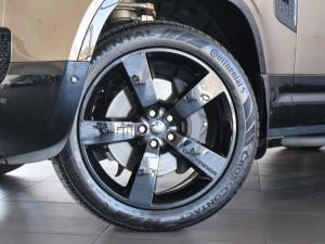 Land Rover Defender 110 D300 X-Dynamic HSE - Image 3