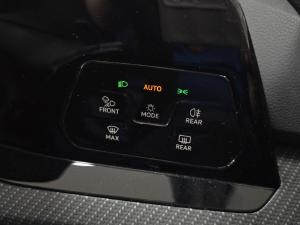 Volkswagen Golf R - Image 19