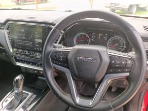 Isuzu D-Max 3.0TD double cab V-Cross - Image 9