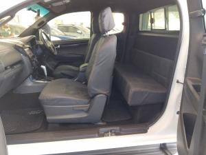 Isuzu D-Max 300 3.0TD Extended cab LX auto - Image 9