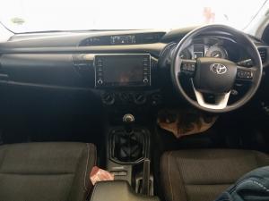 Toyota Hilux 2.4GD-6 double cab 4x4 Raider X manual - Image 6
