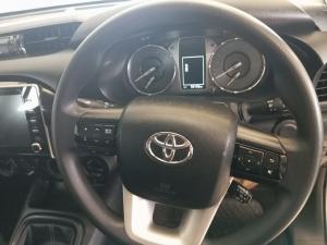 Toyota Hilux 2.4GD-6 double cab 4x4 Raider X manual - Image 8