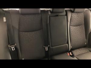 Toyota RAV4 2.0 GX auto - Image 9