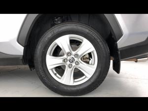 Toyota RAV4 2.0 GX auto - Image 17