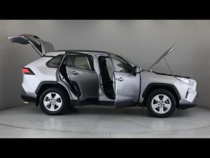 Toyota RAV4 2.0 GX auto - Image 19