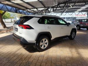Toyota RAV4 2.0 GX - Image 2