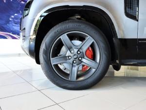 Land Rover Defender 110 D300 X - Image 12