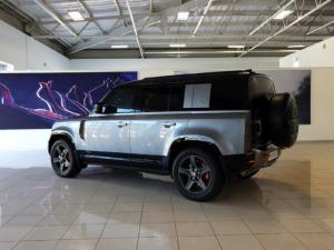 Land Rover Defender 110 D300 X - Image 4