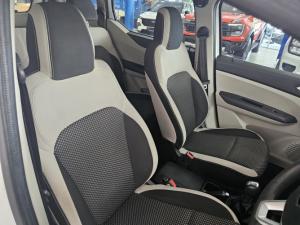 Renault Triber 1.0 Intens auto - Image 10