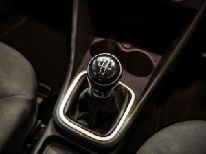 Volkswagen Polo Vivo hatch 1.6 Highline - Image 16