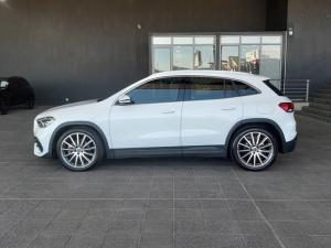 Mercedes-Benz GLA GLA200d Progressive - Image 4