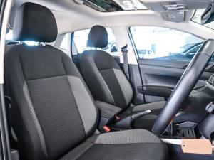 Volkswagen Polo hatch 1.0TSI Life manual - Image 14