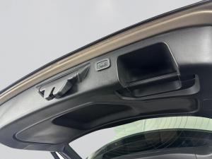 Land Rover Discovery Sport 2.2 SD4 HSE LUX - Image 13