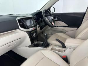 Mahindra XUV300 1.2T - Image 19