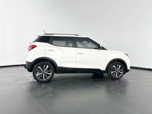 Mahindra XUV300 1.2T - Image 4