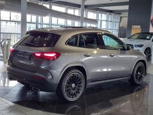 Mercedes-Benz GLA GLA200 Progressive - Image 2