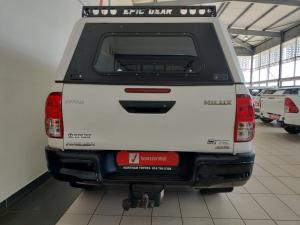 Toyota Hilux 2.4GD-6 double cab 4x4 Raider manual - Image 5