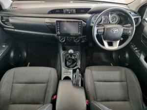 Toyota Hilux 2.4GD-6 double cab 4x4 Raider manual - Image 6