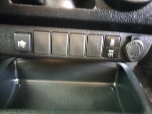Toyota Hilux 2.4GD-6 double cab 4x4 Raider manual - Image 13