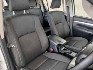 Toyota Hilux 2.4GD-6 double cab 4x4 Raider manual - Image 17