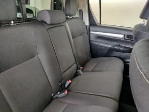 Toyota Hilux 2.4GD-6 double cab 4x4 Raider manual - Image 18