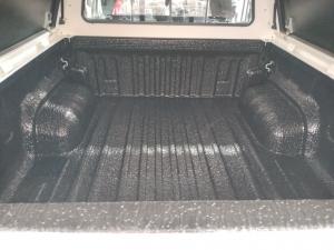 Toyota Hilux 2.4GD-6 double cab 4x4 Raider manual - Image 20