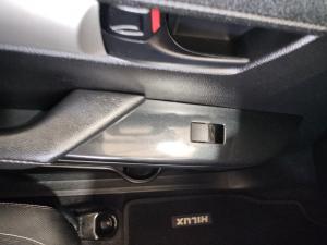 Toyota Hilux 2.4GD-6 double cab 4x4 Raider manual - Image 30