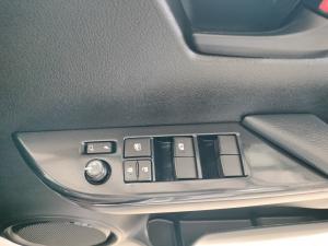 Toyota Hilux 2.4GD-6 double cab 4x4 Raider manual - Image 31