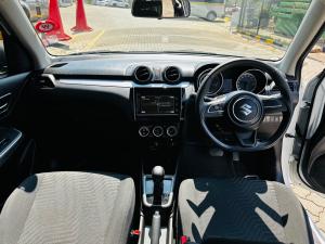 Suzuki Swift 1.2 GLX auto - Image 6
