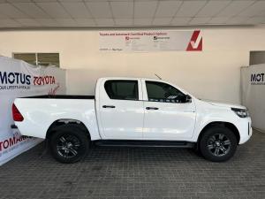 Toyota Hilux 2.4GD-6 double cab 4x4 Raider manual - Image 3
