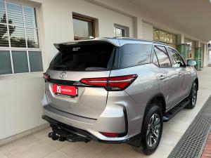 Toyota Fortuner 2.4GD-6 manual - Image 2