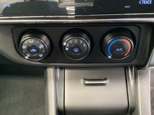 Toyota Corolla Quest 1.8 Plus manual - Image 15