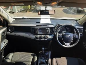 Toyota RAV4 2.0 GX automatic - Image 6