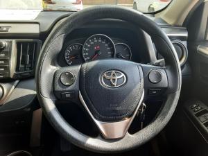 Toyota RAV4 2.0 GX automatic - Image 8