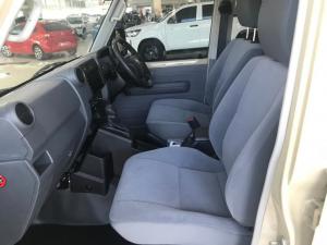 Toyota Land Cruiser 79 2.8 GD-6D/C automatic - Image 7
