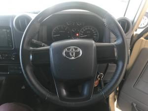 Toyota Land Cruiser 79 2.8 GD-6D/C automatic - Image 8