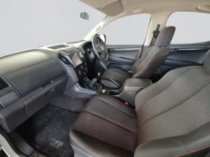 Isuzu D-MAX 250 HO HI-RIDE 4X4 D/C - Image 3