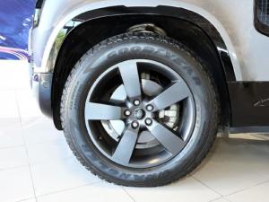 Land Rover Defender 110 D240 X-Dynamic HSE - Image 12