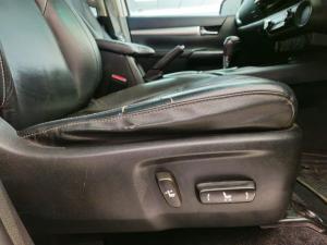Toyota Hilux 2.8GD-6 double cab Raider auto - Image 8