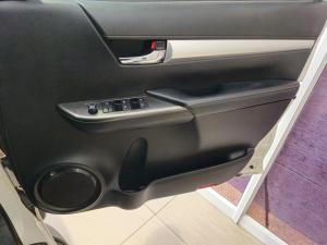 Toyota Hilux 2.8GD-6 double cab Raider auto - Image 9