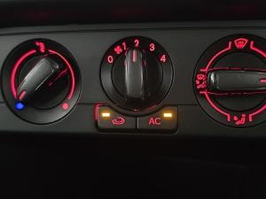 Volkswagen Polo Vivo hatch 1.4 Comfortline - Image 4