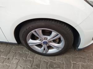 Ford Focus sedan 1.0T Ambiente - Image 10