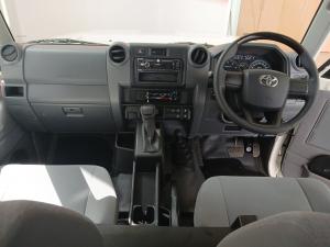 Toyota Land Cruiser 79 2.8GD-6 single cab auto - Image 6