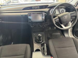Toyota Hilux 2.4GD-6 single cab Raider manual - Image 6